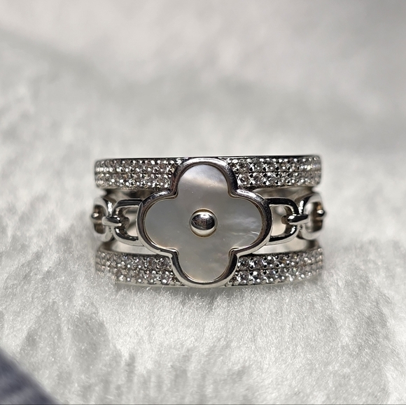 Elegant 925 Silver and White Women's Ring Size 7 - Picture 3 of 8